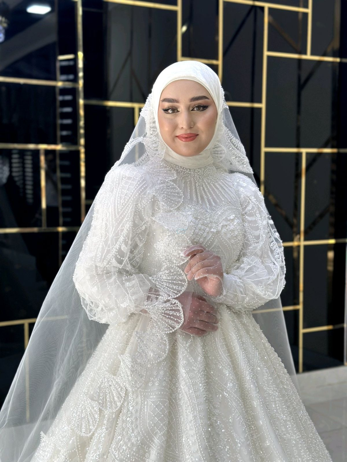 Zarxal oq ko'ylak sotiladi, Sirdaryo — 2