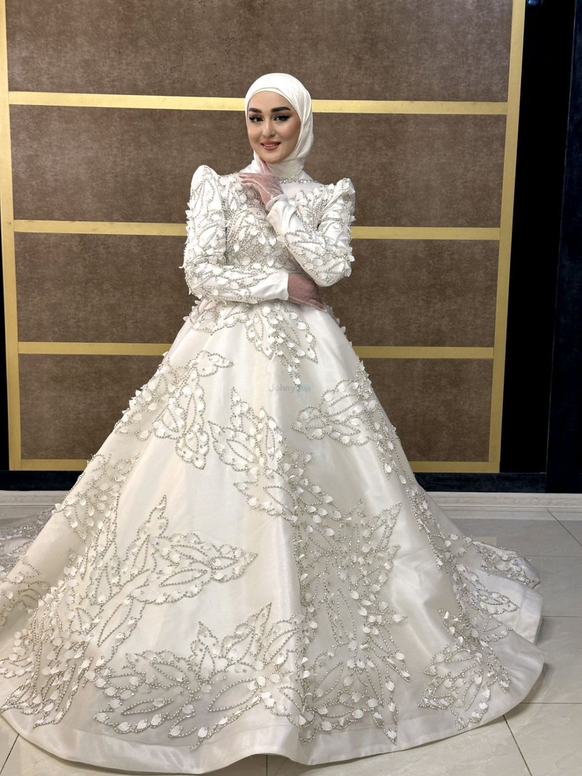 Shalemar wedding dress, brand new, for sale in Sirdaryo