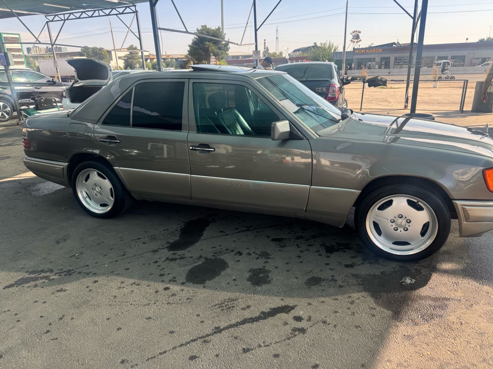 Продаётся Mercedes-Benz 124 (двигатель 104), Яшнабад — мотор, коробка и ходовая в порядке, кондиционер и люк работают — 2