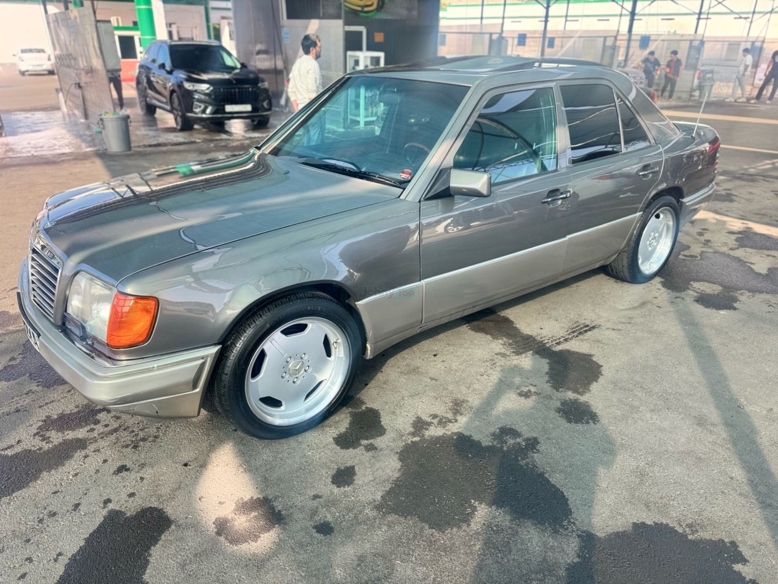 Продаётся Mercedes-Benz 124 (двигатель 104), Яшнабад — мотор, коробка и ходовая в порядке, кондиционер и люк работают — 3