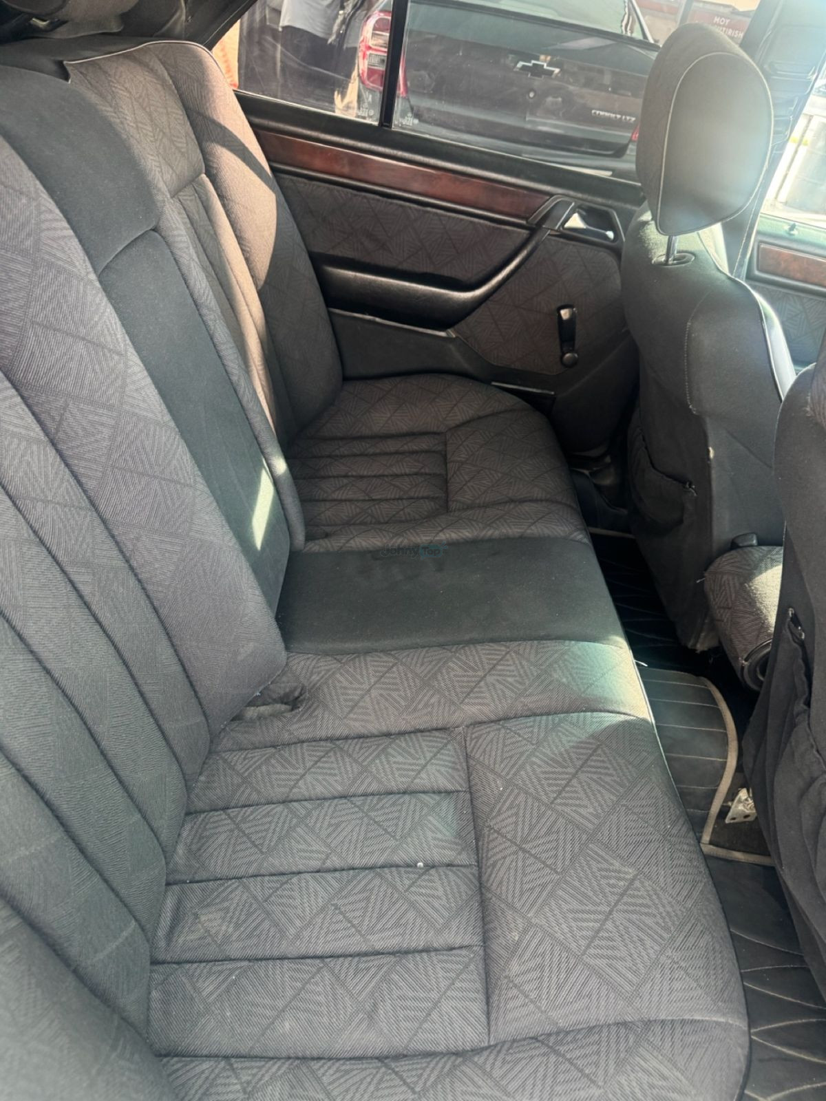 Продаётся Mercedes-Benz 124 (двигатель 104), Яшнабад — мотор, коробка и ходовая в порядке, кондиционер и люк работают — 6