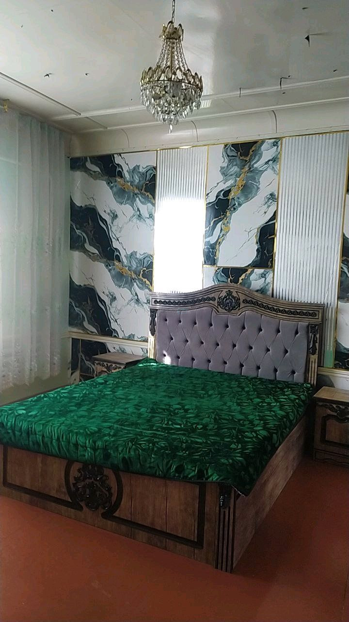 Спальная мебель (кровать, тумбочки), продаётся в городе Нурафшон