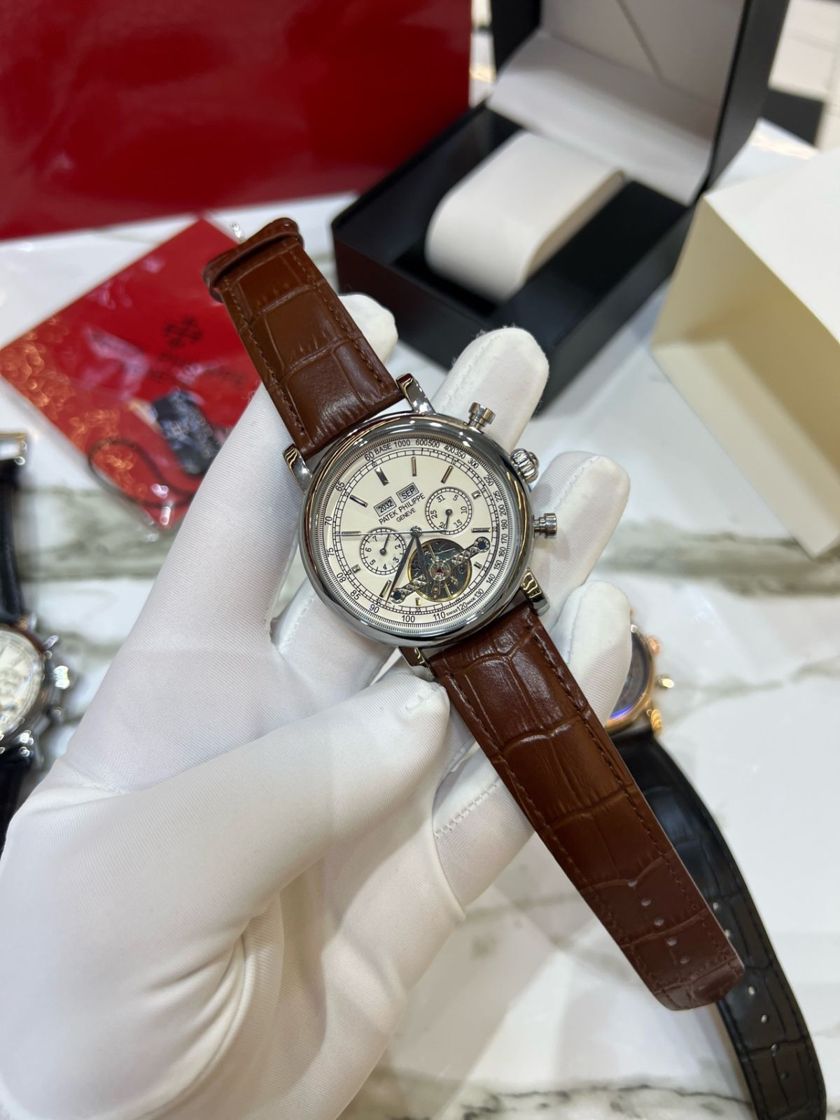Patek Philippe uslubidagi mexanik soat, shaffof orqa qopqoqli, Chilonzor — 2