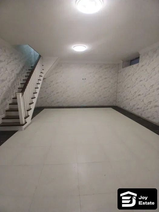 Yashnobodda Poytaxt turar-joy majmuasida 3 xonali kvartira ijaraga beriladi, 120 m² — 3