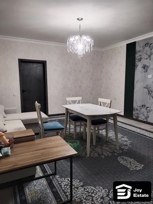 Yakkasaroyda 3 xonali kvartira ijaraga beriladi, 70 m² — 3