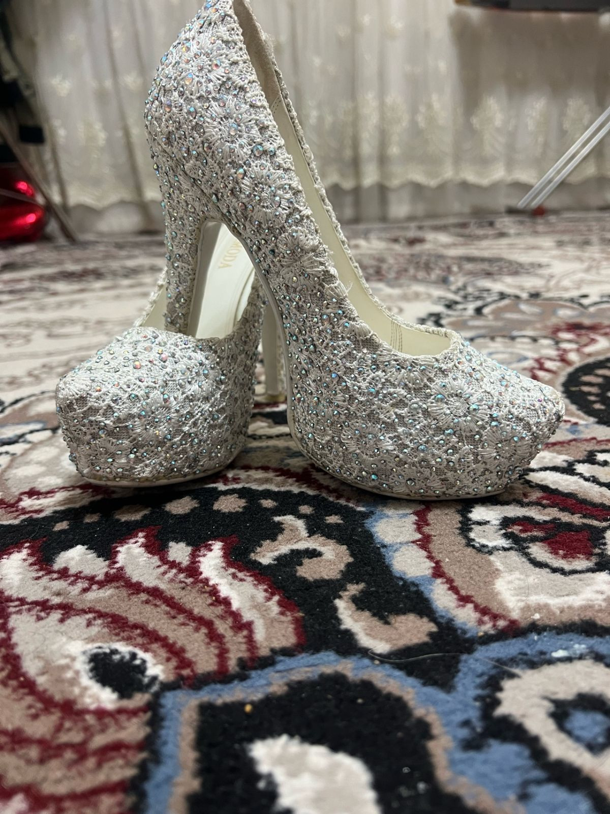 Ayollar baland poshnali tuflisi, 37-o‘lcham, Chilonzor — 2
