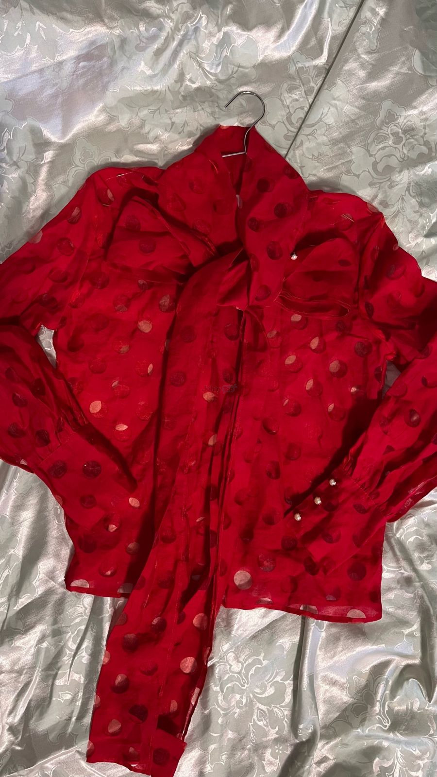 Red shirt for sale, Mirzo Ulugbek — 2
