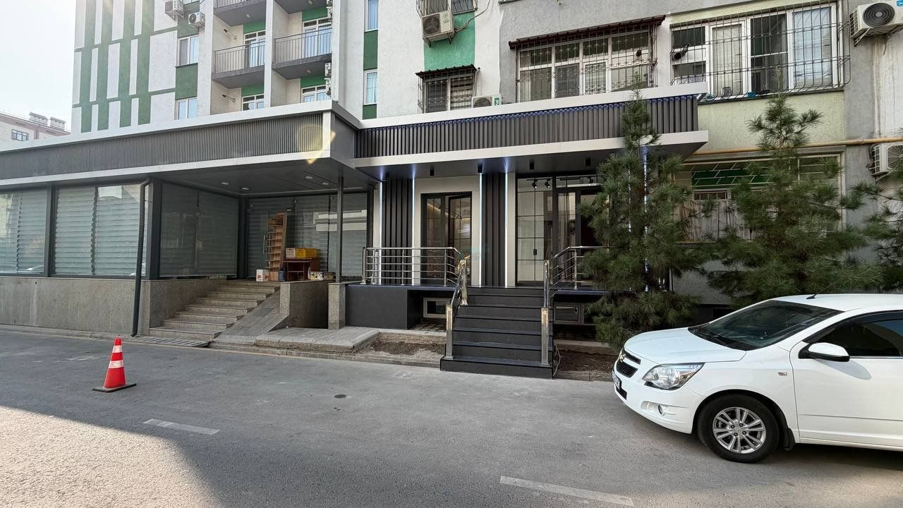 Yashnobodda Green Park yangi binosida 46 m² tijorat maydoni sotiladi va ijaraga beriladi