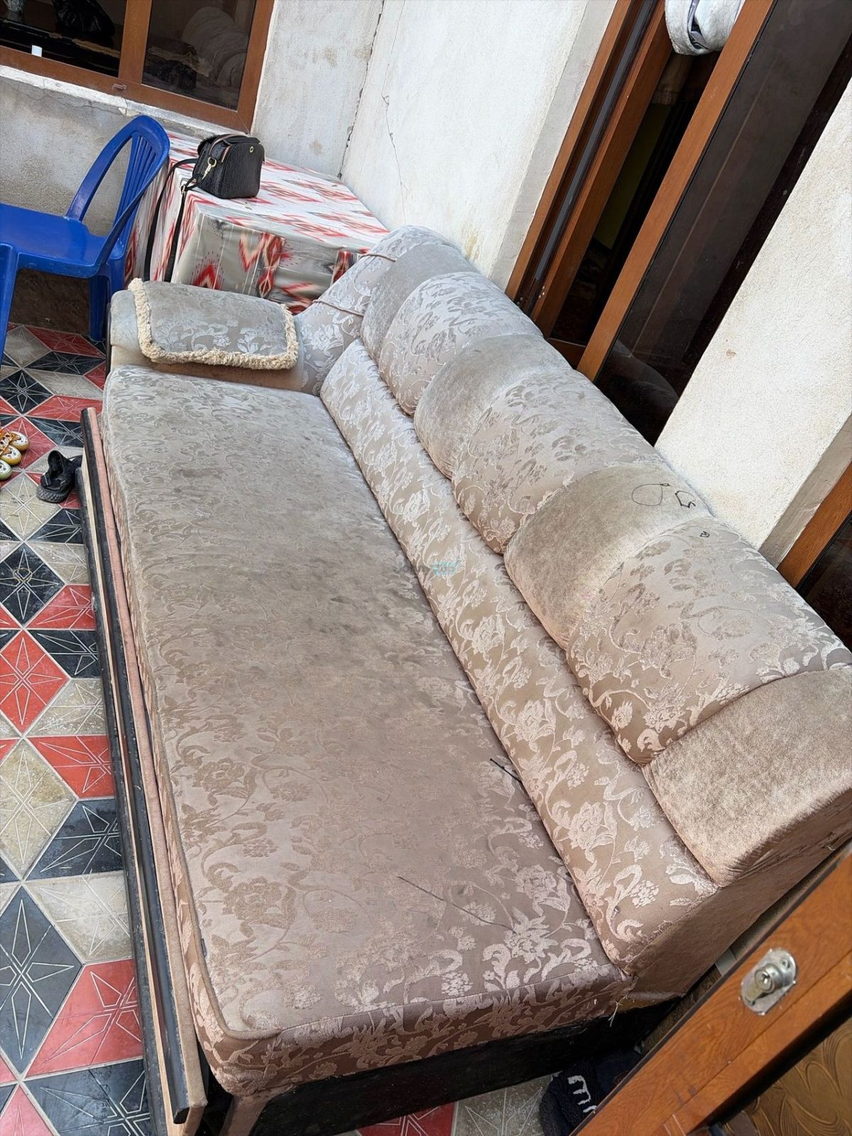Mehmonxona uchun divan va stol sotiladi, Buxoro — 2