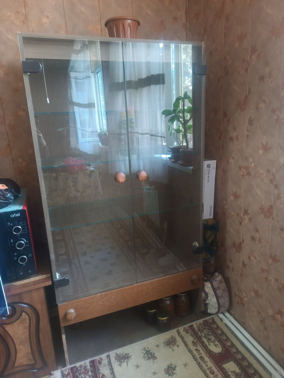 Shisha eshikli vitrina-shkaf sotiladi, Chirchiq — 2