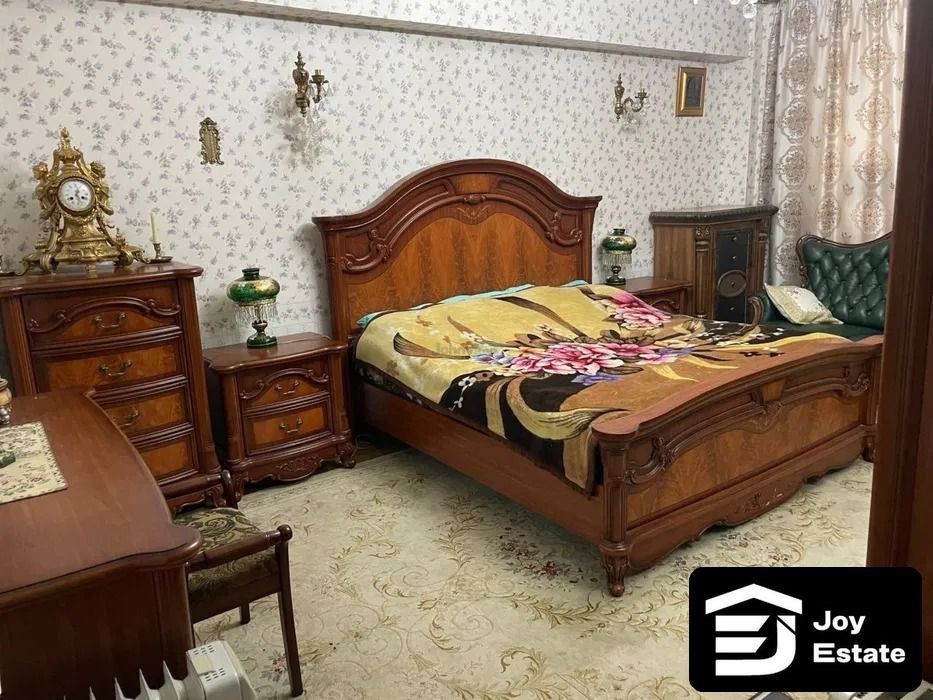 Mirobodda, Oybek ko‘chasi yonida 4 xonali kvartira ijaraga beriladi, 190 m² — 2