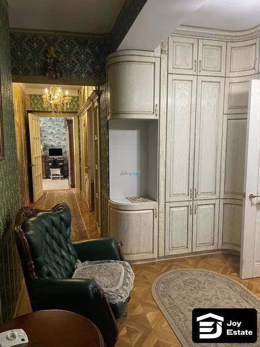 Mirobodda, Oybek ko‘chasi yonida 4 xonali kvartira ijaraga beriladi, 190 m² — 3