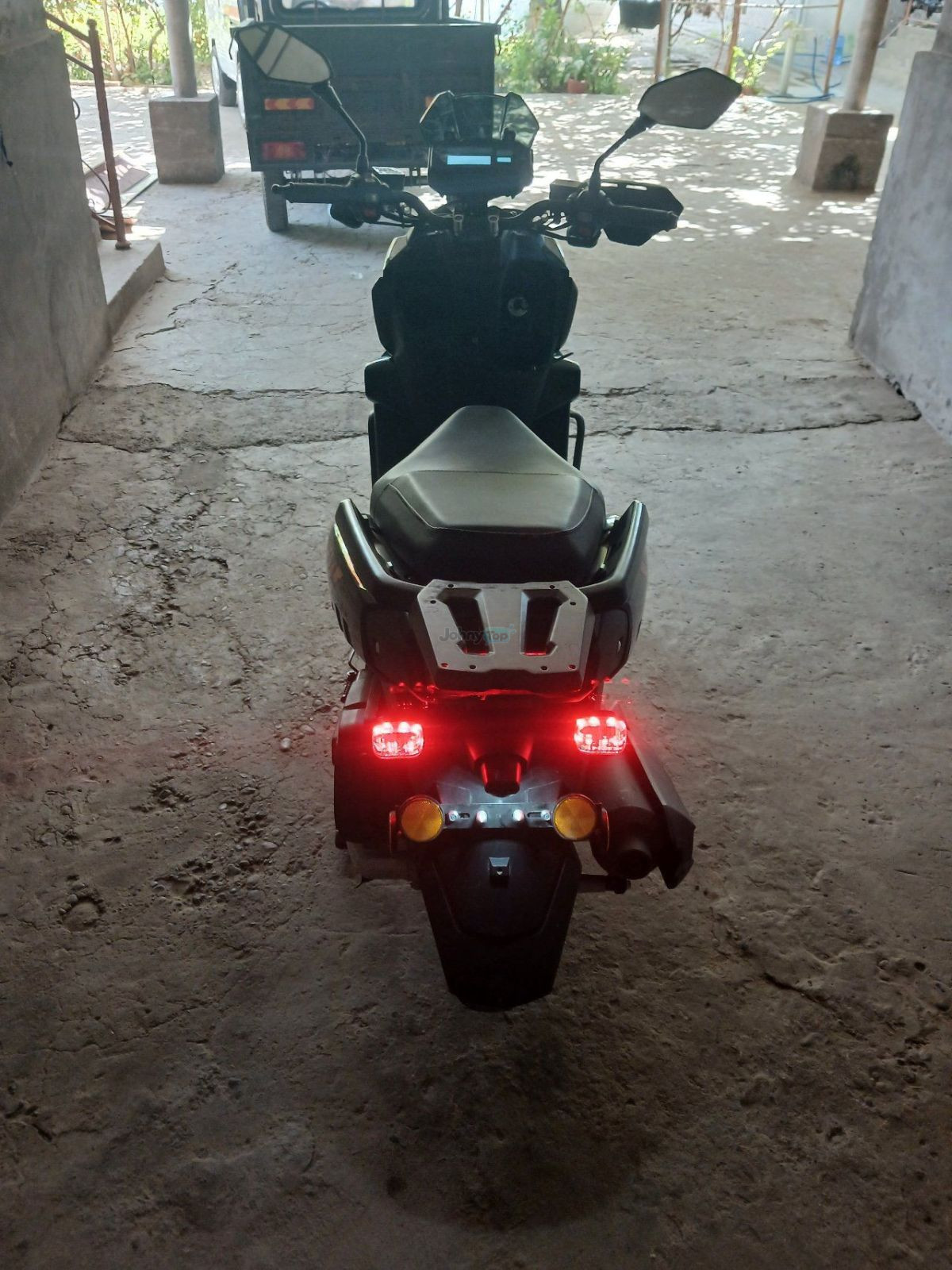 Tank 150 cc black scooter for sale, Zangiota — 3