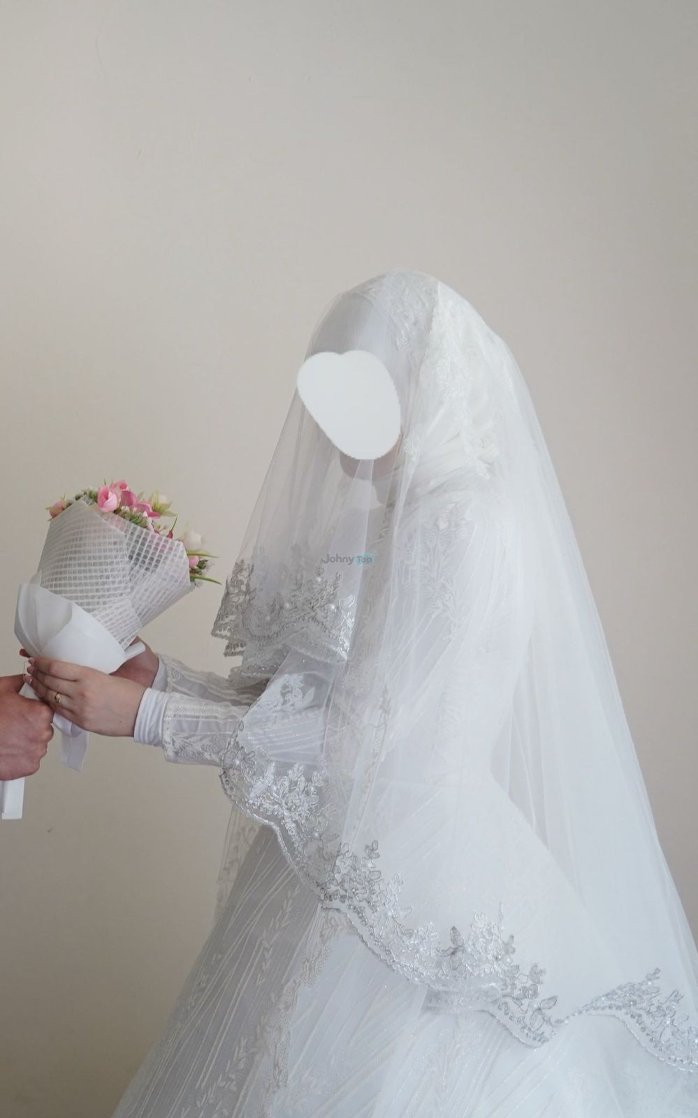 Wedding dress with veil for sale, size 48, Olmazor — 2