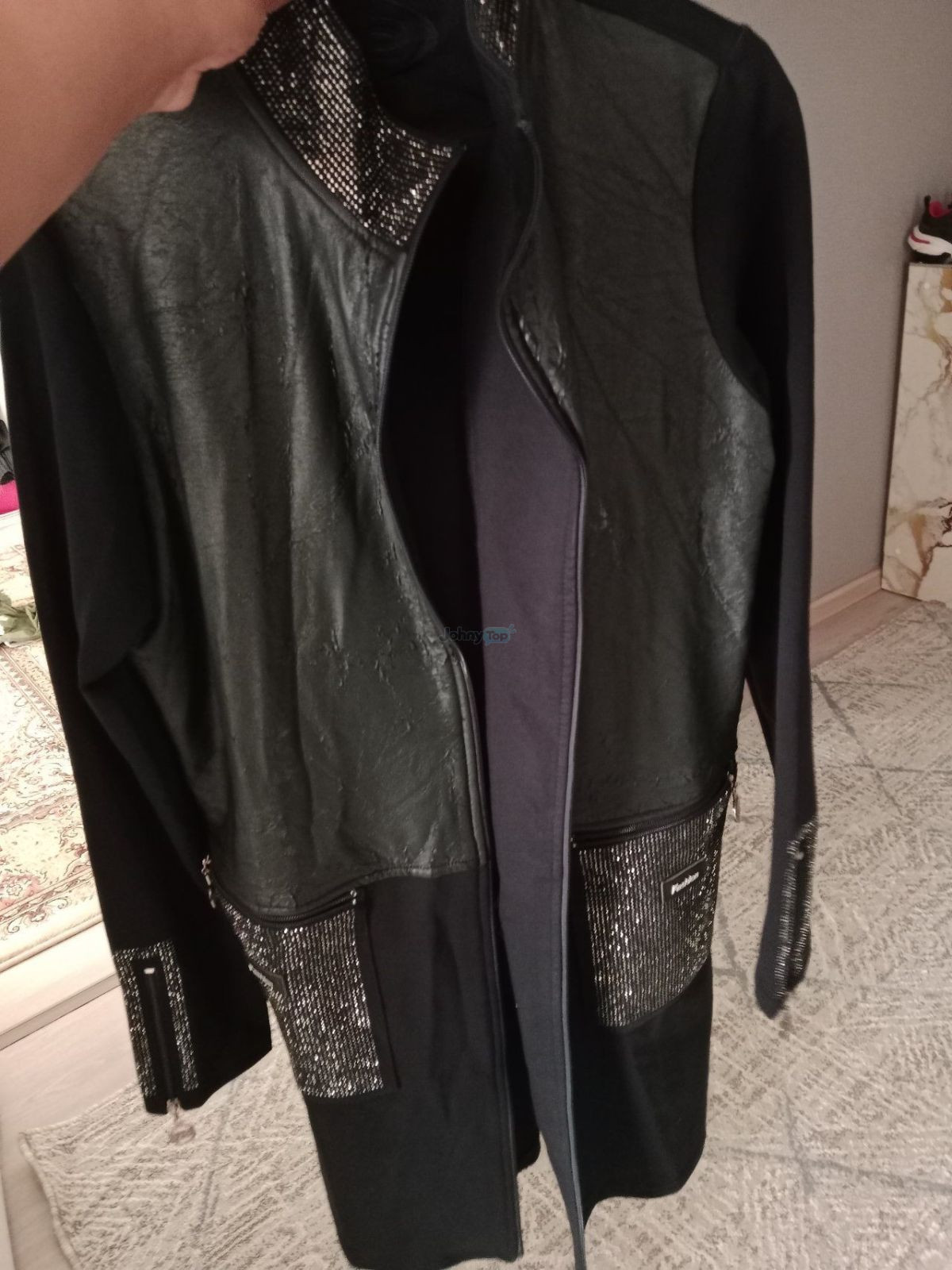 Ayollar ust kiyimi, 42 o‘lcham, yangi, Sergeli — sotiladi