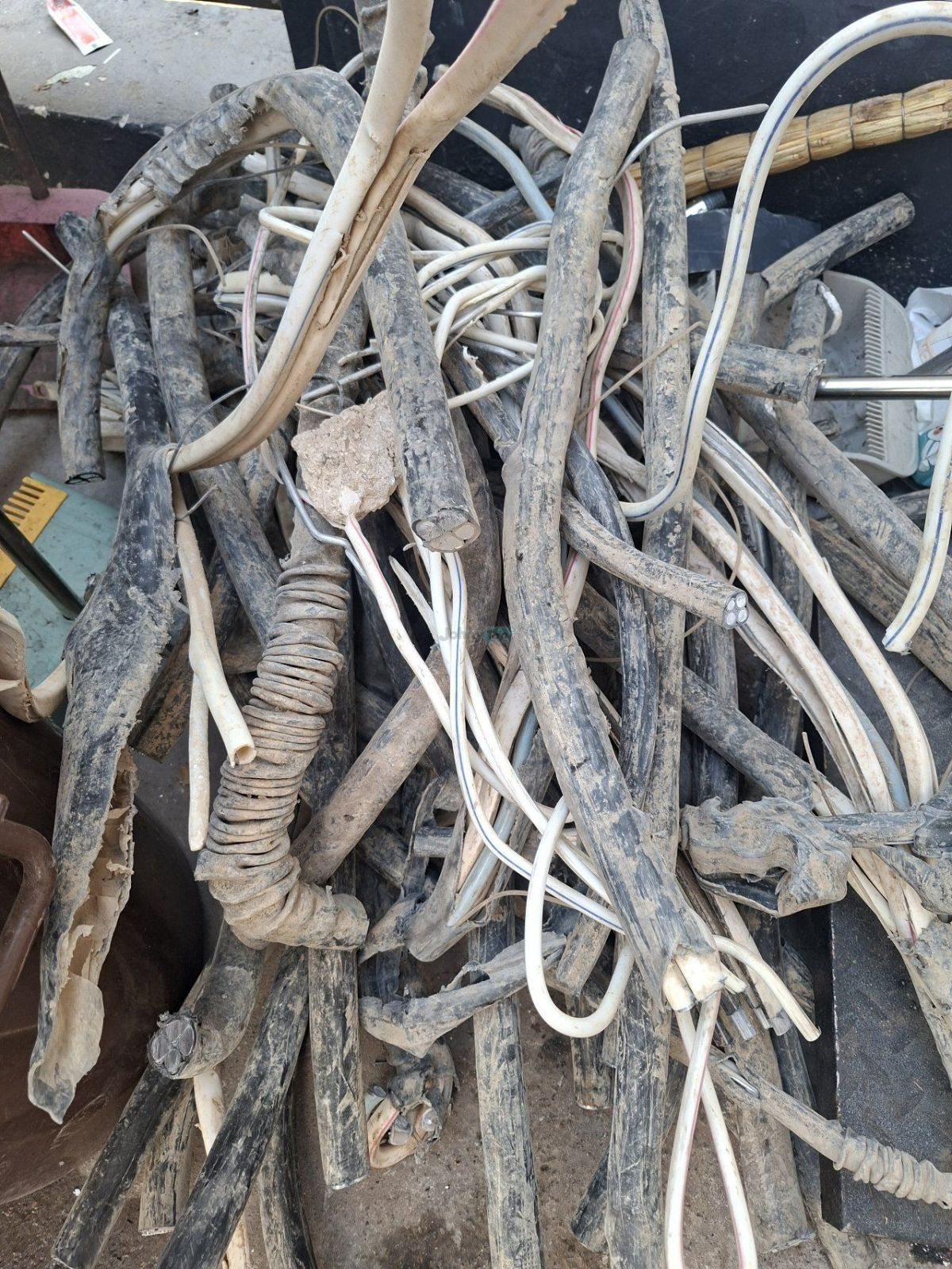 Mis va alyuminiy kabel hamda lom sotib olamiz, Yakkasaroy