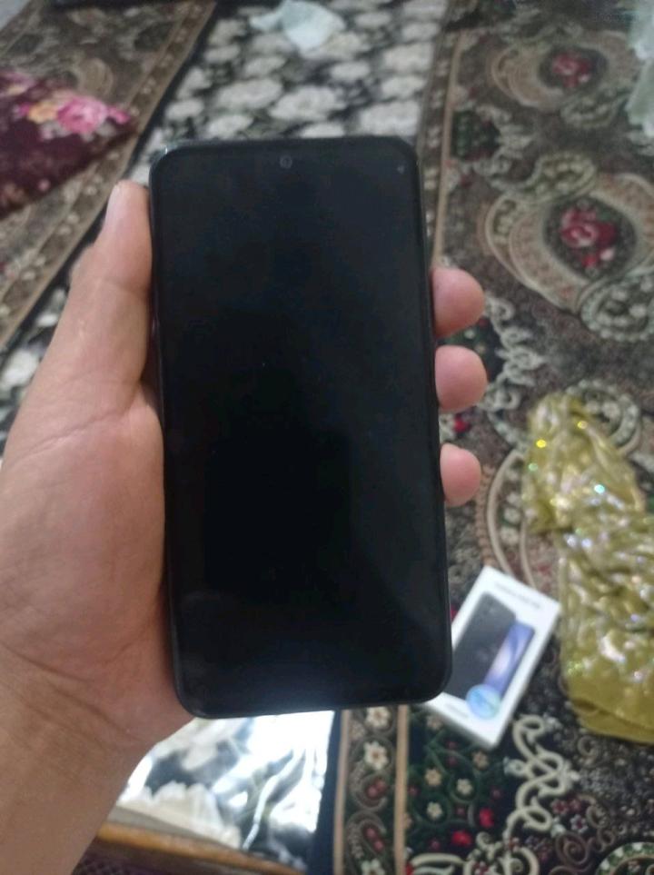 Samsung Galaxy A54 5G smartfoni sotiladi, Qarshi