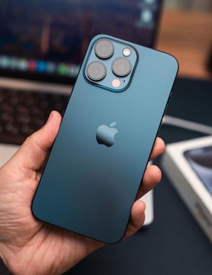 iPhone 15 Pro Max 256 GB Natural Blue sotiladi, Yunusobod