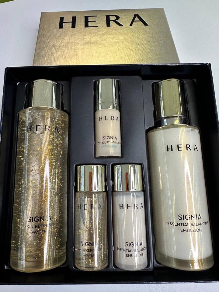 Hera Signia cosmetics set for sale, Angren