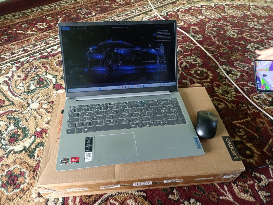 Lenovo 15.6" noutbuk (Ryzen 3, 8/256GB SSD) sotiladi, G‘allaorol