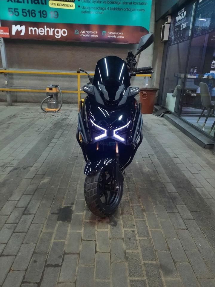 Yamaha X Sport skuteri, 150 kub, qora rangda, Farg‘ona shahrida sotiladi